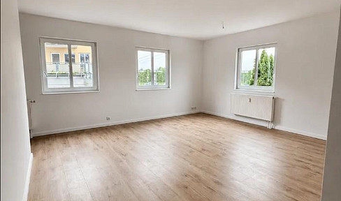 "°°Newly renovated°° sunny 3-room apartment with balcony and new fitted kitchen."