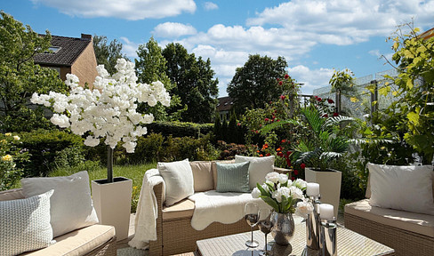 Spacious, detached house, first occupancy after renovation.
