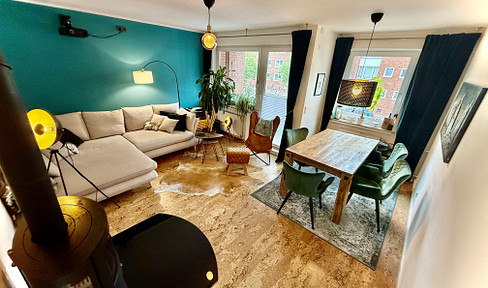Provisionsfrei: Stilvolle, renovierte 3-Zimmer-Wohnung mit Kamin, EBK+ Balkon, ruhig und zentral