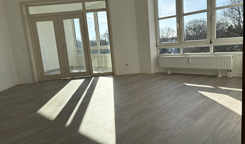 3-Zimmer Endetagen-Wohnung mit Südloggia und Tiefgaragen-Stellplatz