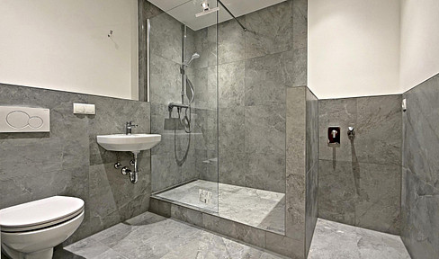 Sofort frei! Erstbezug nach Sanierung: Helle 2-Zimmer-Wohnung mit Aufzug & Loggia