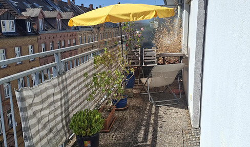 Beautiful 3-room apartment with a rooftop terrace and balcony, located in the eastern part of Karlsruhe.