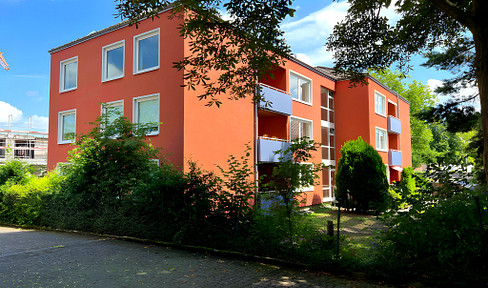 Beautiful, spacious, and completely renovated 3.5-room apartment in the Riemeke district of Paderborn.