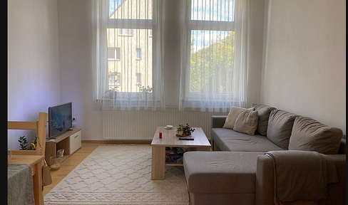 Modernisierte Wohnung mit zwei Zimmern und EBK in Bochum