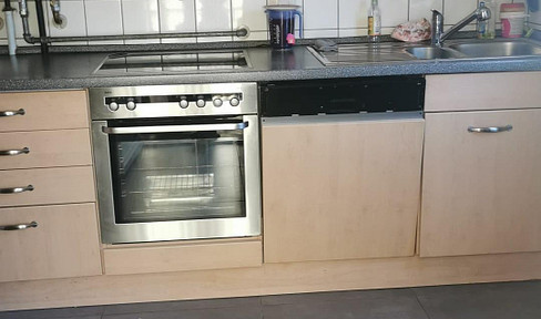 Schöne 4 Wohnung mit Einbauküche und Balkon
