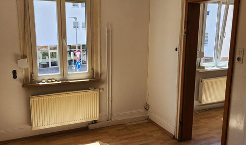Beautiful 4-room apartment with fitted kitchen and balcony.
