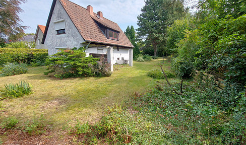 Sunny building plot in a very quiet location, suitable for a detached house or a semi-detached house.