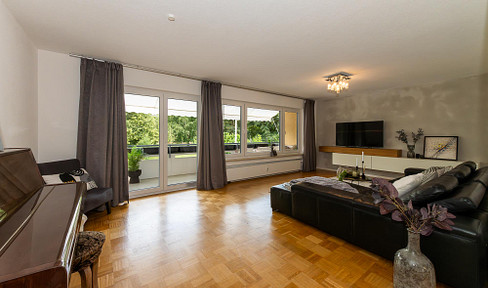Living space of approximately 120 square meters and 4.5 rooms, located in a desirable area with a well-designed layout.