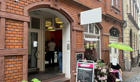 Rental available: Cafe or retail space in the historic center of Heidelberg, available from August 1st, 2026.