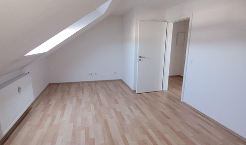 Schöne Dachgeschosswohnung in Refrath