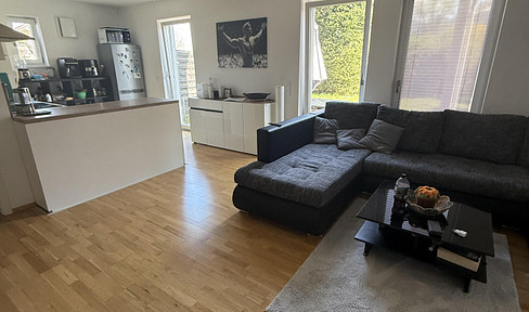 Modern apartment with a garden, located on Lake Chiemsee - KFW55 standard, west-facing terrace, underground parking, and a perfect location.