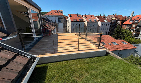 Exclusive penthouse apartment with a rooftop terrace and elevator in Stuttgart-West.