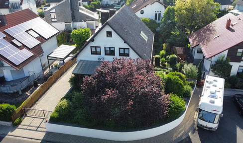 Von Privat: Großes Einfamilienhaus mit Wellnessbereich zu verkaufen!