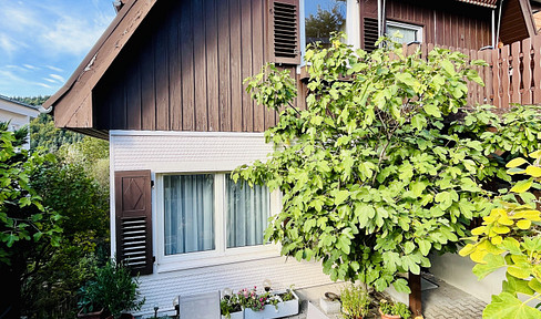 Detached house with 2 apartments, potential for attic development, and a south-facing terrace. Ideal for a large family!