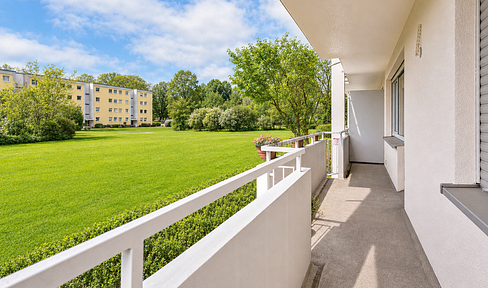 Einziehen und wohlfühlen: modernisierte 3-Zi.-Wohnung mit Sonnenbalkon im Grünen
