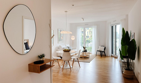 Living by the water: Stylish 2-room apartment with a balcony, water views, and underground parking.