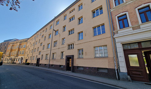 3-room apartment in Leipzig Stötteritz with a view of the Völkerschlachtdenkmal (Battle of Nations Monument).