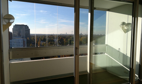 One-bedroom apartment with a wide view.