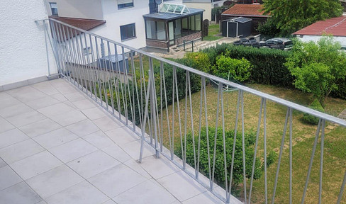 Well-maintained 3-room apartment in Straubing (near the hospital) – 75m² (approximately 807 sq ft), without any sloping ceilings.
