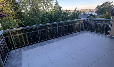 Brand new apartment after complete renovation: Spacious 3-room apartment with a sunny balcony and panoramic views.