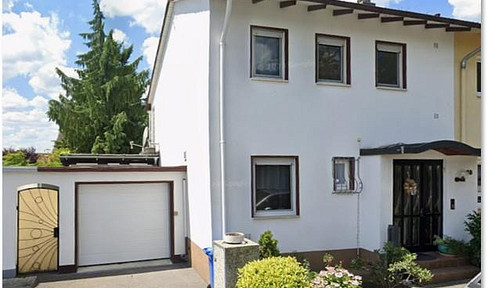 Von Privat: Ruhig gelegenes Reiheneckhaus mit Garten und Garage