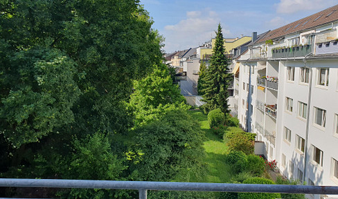 3-room apartment with elevator, balcony, and garage, located near the city center.