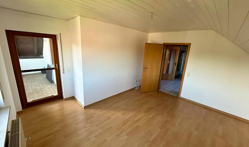 Dreamlike 3.5-room penthouse apartment with a south-facing balcony and a heat pump – located in Neuhütten, Wüstenrot.