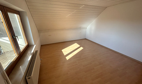 Helle 3,5-Zi-DG-Wohnung, 85 m², Südbalkon, Einbauküche, Stellplatz – Wüstenrot