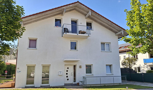 DG Wohnung mit Süd-Balkon und Einbauküche. Tierhaltung nicht erwünscht.