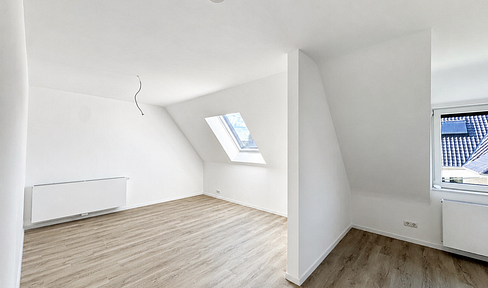 Erstbezug nach hochwertiger Sanierung: Moderne Doppelhaushälfte mit sonniger Terrasse