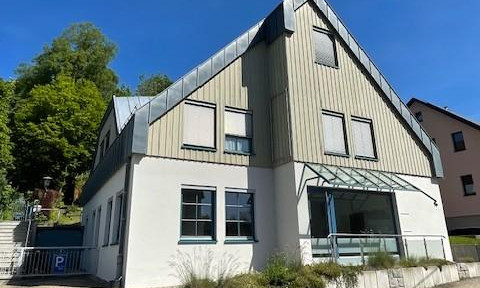 Ein Haus, zum Wohnen und Arbeiten nahe Chemnitz zu verkaufen.