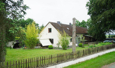 Einzellage ohne Nachbarn: Hunsrück-Landsitz mit 1,4 Hektar Land & Eigenwald