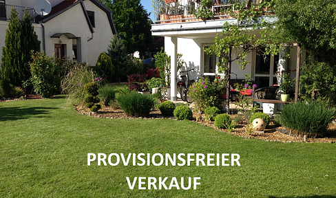 Available immediately: a 2.5-room apartment with a south-facing terrace, garden, and parking space in Berlin Rudow, available without commission.