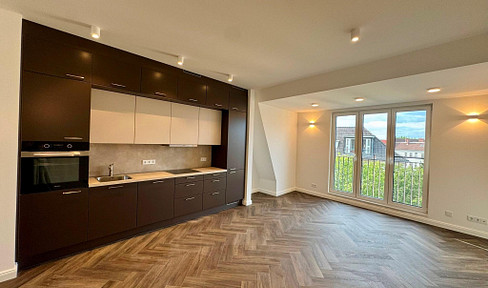 Exklusive Dachgeschosswohnung mit großer Dachterrasse – Erstbezug nach Dachgeschossausbau
