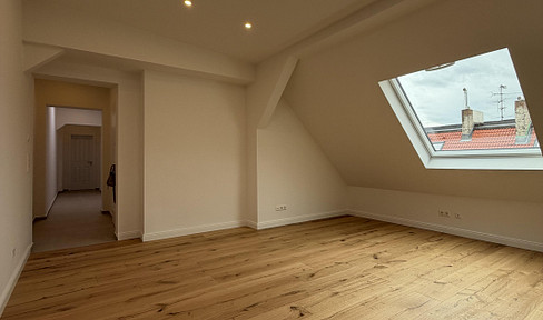 Helle Dachgeschosswohnung in Berlin-Schöneberg