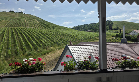 No fees! Panoramic views directly overlooking the vineyards of Untertürkheim.