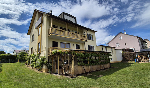 Triplex house with a wide view.