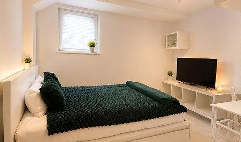 Private room with en-suite bathroom and dressing area, located on Mühlenkamp.