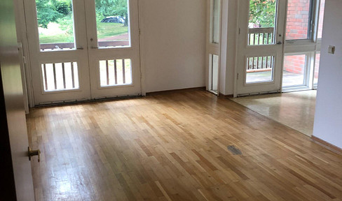 Große Wohnung mit Balkon im ruhigen Ort