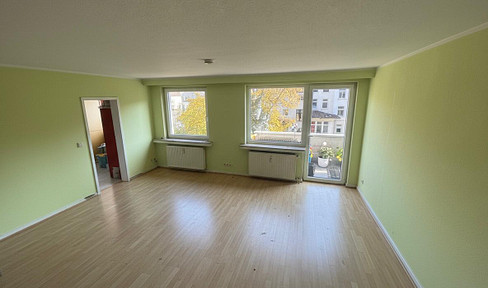 Erstbezug nach Sanierung: 5,5 Zimmer Apartment mit 2 Bädern, Balkon und EBK