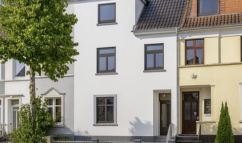 Looking for a 6-person shared apartment: Newly renovated apartment in Neustadt, with a garden and fitted kitchen!