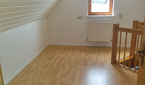 Beautiful maisonette apartment with 3 rooms, a kitchen, and a bathroom, located in Breitenberg.