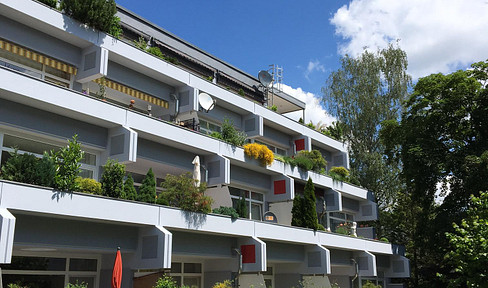 Well-maintained 2.5-room apartment with a balcony and a new fitted kitchen in Ottobrunn.