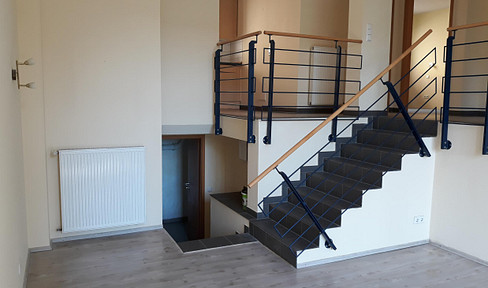 Moderne Maisonette-Wohnung mit Galeriecharakter, Einbauküche & Terrasse in Freigericht
