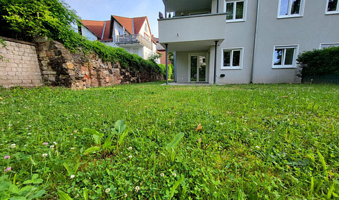 Newly renovated 3-room garden apartment with a terrace, approximately 350 square meters of garden space, and 3 parking spaces.