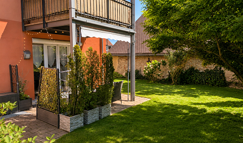 Garden apartment with a "home within a home" feel | 135 m² of garden space | Internal hobby room | Underground parking space.