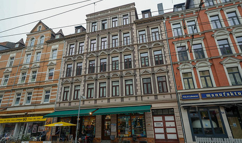 Charmingly renovated old building with modern appeal in Limmerstraße – Stylish living in 62 m².