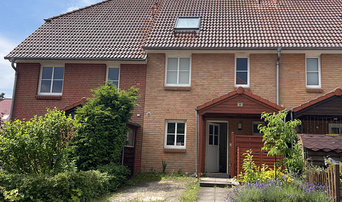 Modernized semi-detached house with 120m2 - situated on leased land.