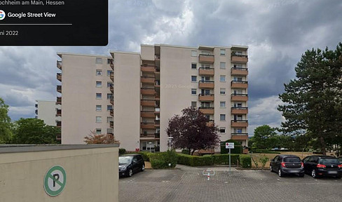 Prime location in Hochheim: 2.5-room apartment with elevator, new kitchen, and parking space.