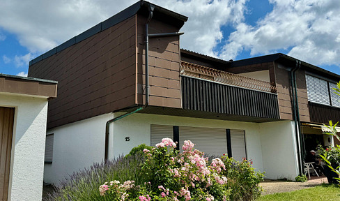 House in a prime south-facing location with unobstructed views.